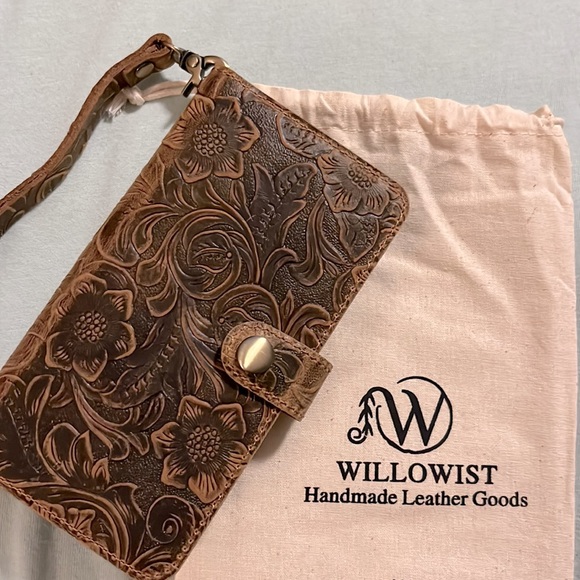 New Leather IPhone 11 wallet case, phone case. - Picture 6 of 10